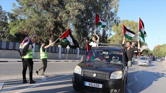 KKTC'de İsrail'in Filistinlilere saldırıları 'Büyük Kudüs Konvoyu' oluşturularak protesto edildi