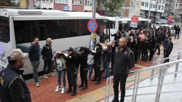 Kocaeli merkezli PKK/KCK operasyonunda yakalanan 32 zanlı adliyede