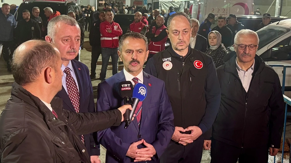 Kocaeli Valisi Aktaş: Çöken apartman ve tahliye edilen binalardaki çalışmalar tamamlanma noktasına geldi