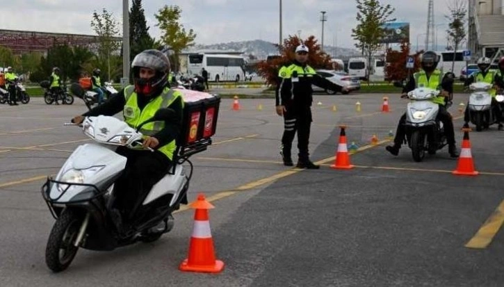 Kocaeli'de motosikletli kuryelere 