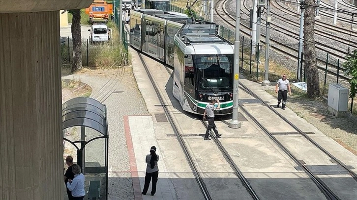 Kocaeli'de raydan çıkan tramvay karşıdan gelen tramvaya çarptı
