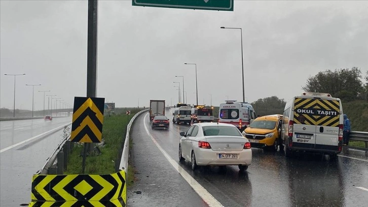 Kocaeli'de trafik kazasında 13 kişi yaralandı