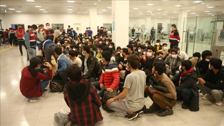 Kocaeli'de yakalanan düzensiz göçmenler sınır dışı edildi