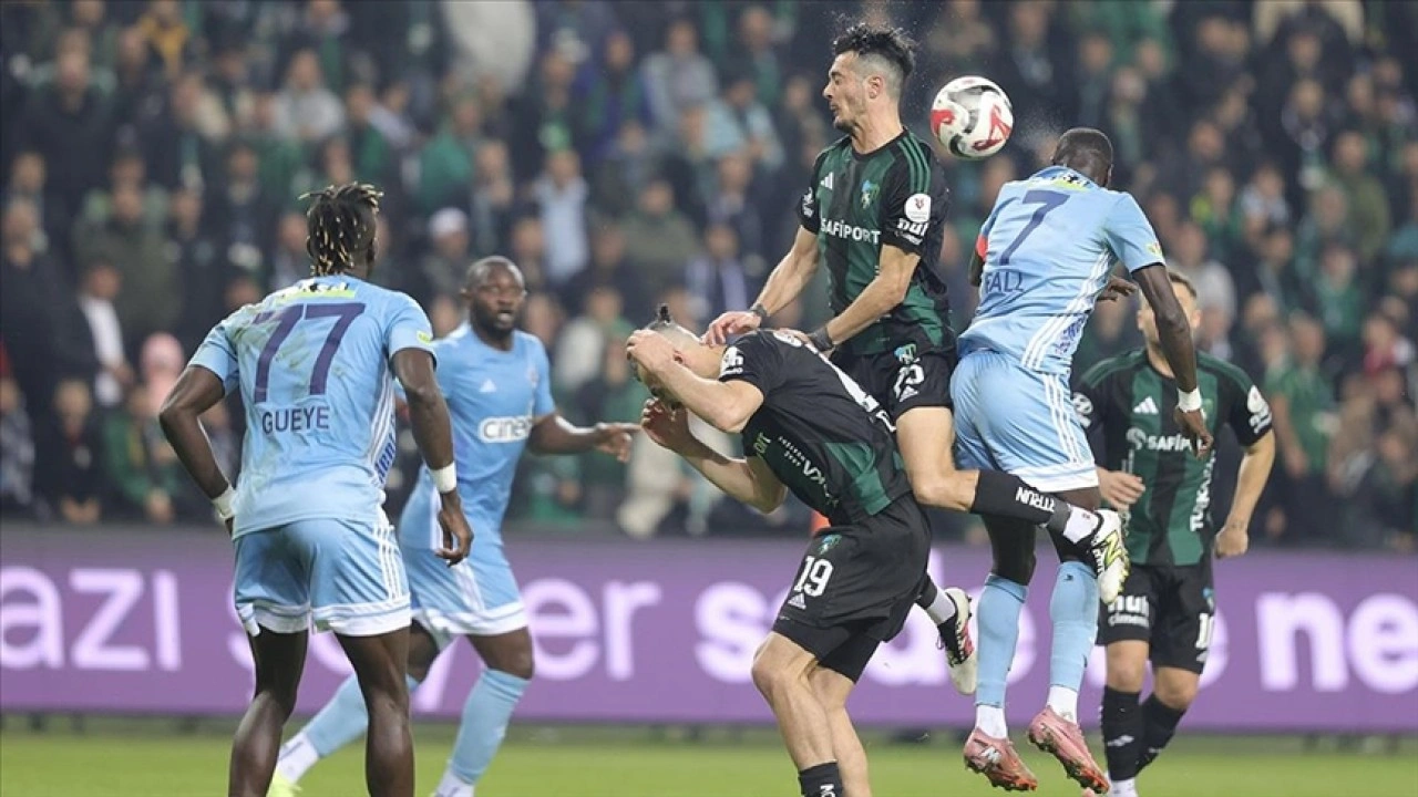 Kocaelispor-KasımpaÅŸa maçı golsüz beraberlikle sona erdi