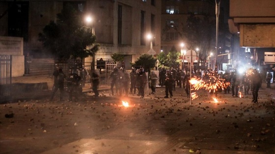 Kolombiya'da genel grev protestolarında göstericilerle polis çatıştı