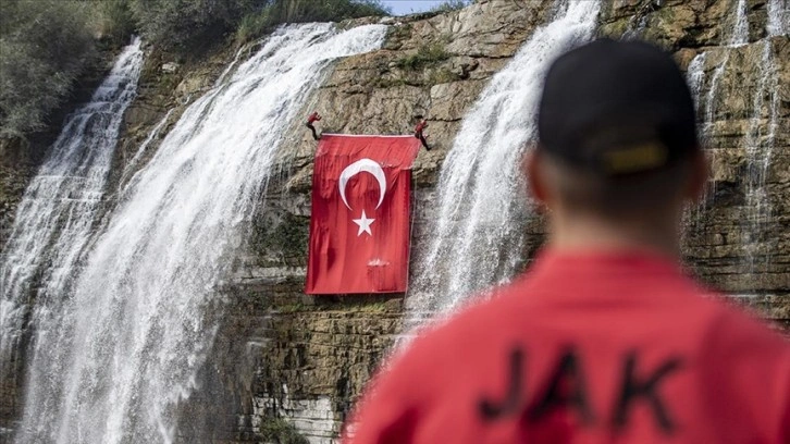 Komandolardan Cumhuriyetin 99. yılında 'Her yerdeyiz' mesajı