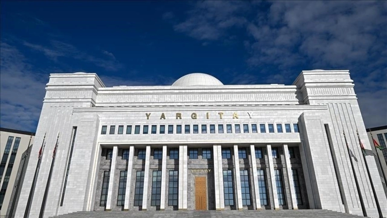 Komşusunun balkonuna halı silkeleyen sanığa "huzuru bozma" cezası