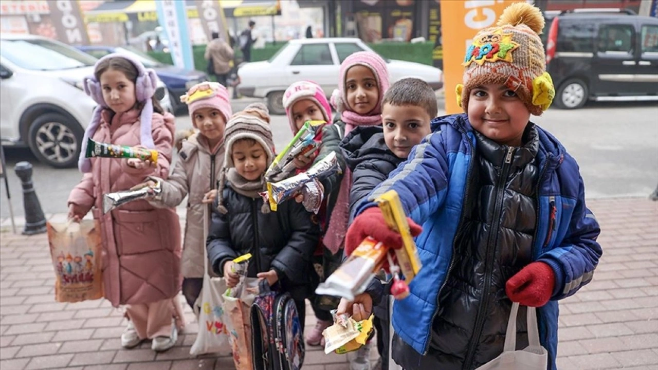 Konya'da &ccedil;ocuklar "şivlilik" geleneğiyle &uuml;&ccedil; ayların gelişini kutluyor