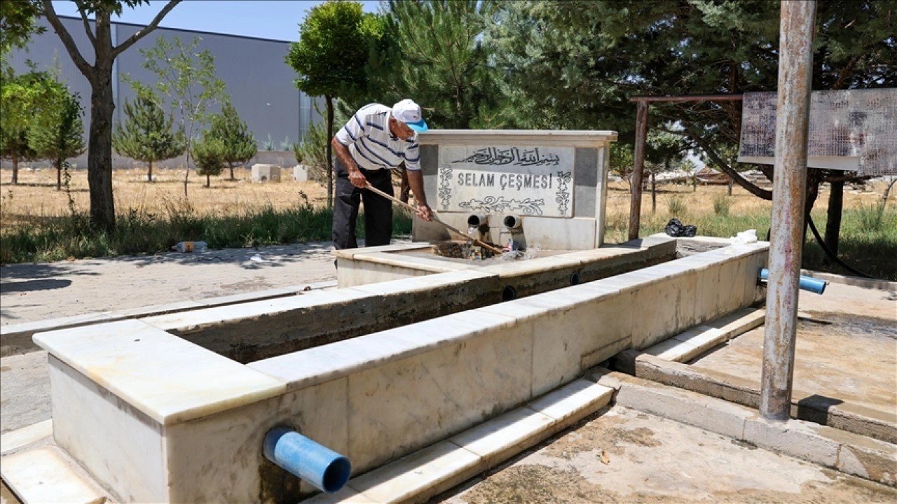 Konya'da emekli inşaat ustası doğal kaynak çeşmelerine gönüllü sahip çıkıyor