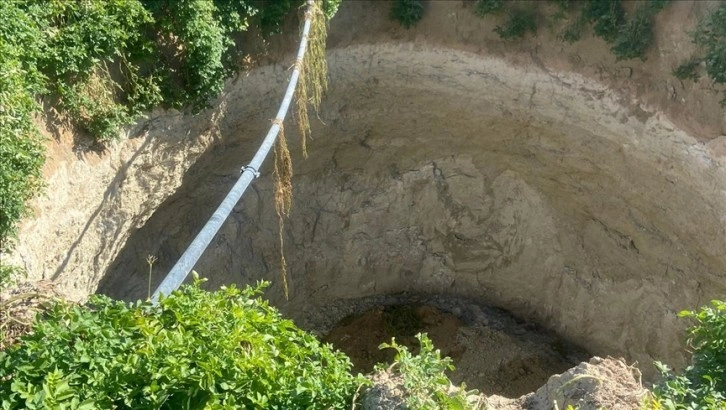 Konya'da 20 metre çapında, 15 metre derinliğinde obruk oluştu