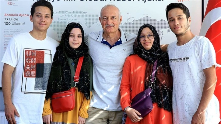 Konya'da doğan Mersinli dördüzlerin 19 yıllık doktor vefası