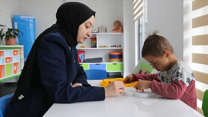 Konya'da down sendromlular için kurulan yaşam destek merkezi ailelere umut oluyor