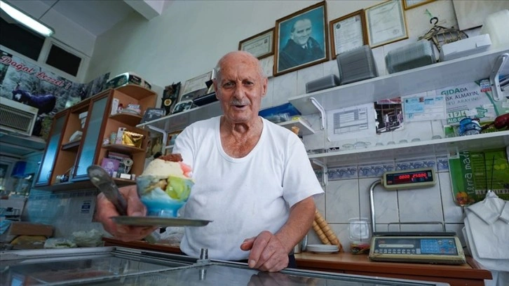 Koruk suyundan yaptığı dondurma, ekşi severlerin favorisi oldu