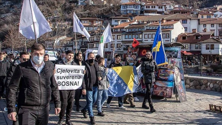 Kosova'da Bosna Hersek'e destek yürüyüşü düzenlendi