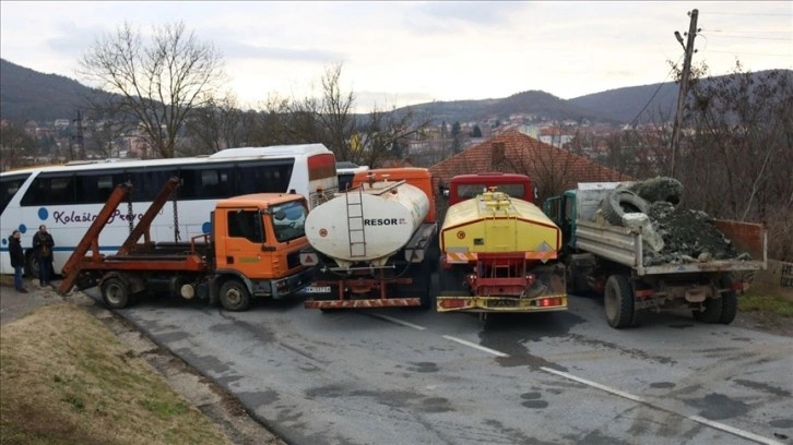 Kosova’nın kuzeyindeki barikatların kaldırılmasına başlandı