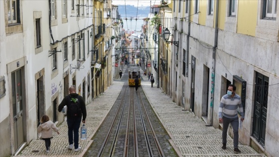 Kovid-19 vaka ve can kayıplarının düştüğü Portekiz'de önlemler kademeli gevşetildi