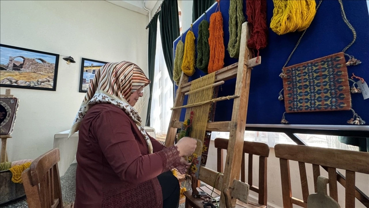Köyünün coğrafi işaretli halısını gelecek kuşaklara aktarabilmek için mücadele ediyor