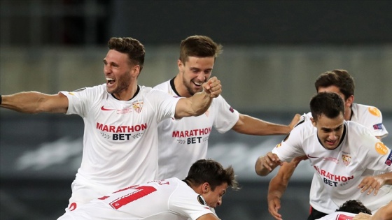 Kral Kupası'nda, Barcelona'yı 2-0 yenen Sevilla final için avantaj yakaladı