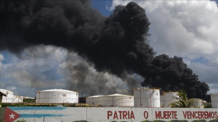 Küba'da limandaki petrol depolama tesislerindeki yangın kontrol altına alındı