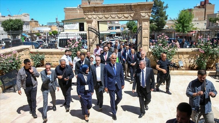 Kültür ve Turizm Bakanı Ersoy, Midyat'taki yer altı şehrinde incelemelerde bulundu