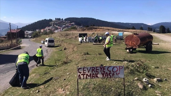 Kümbet Yaylası'nda yaklaşık 2 ton çöp toplandı