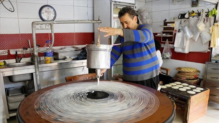 Künefeye hasret kalan Hataylılar kadayıf üreten işletmelerde yoğunluk oluşturuyor