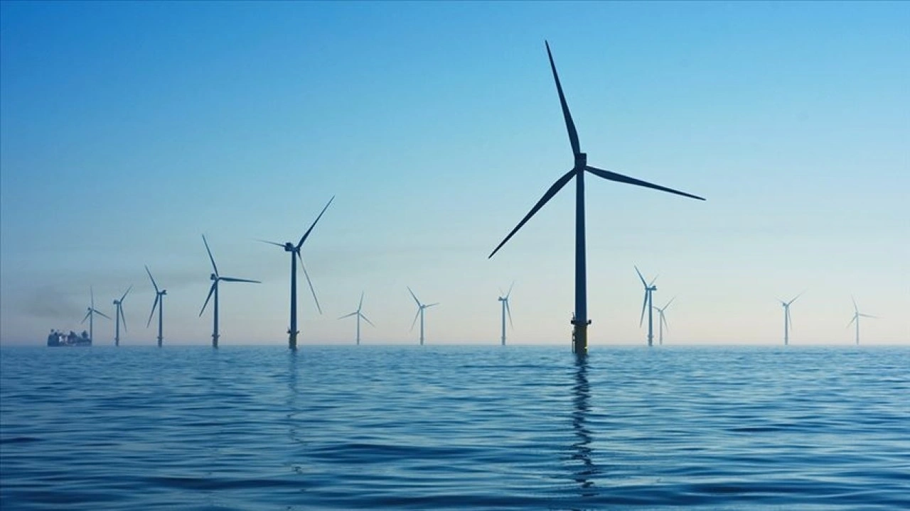 Küresel deniz üstü rüzgar enerjisi, 73 milyon hanenin elektriğini karşılayacak kapasiteye ulaştı