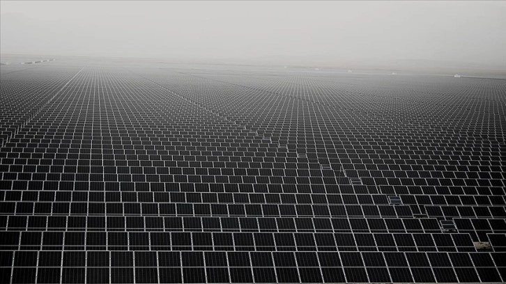 Küresel güneş enerjisi kurulu kapasitesinin yıl sonunda 2 teravatı aşması bekleniyor