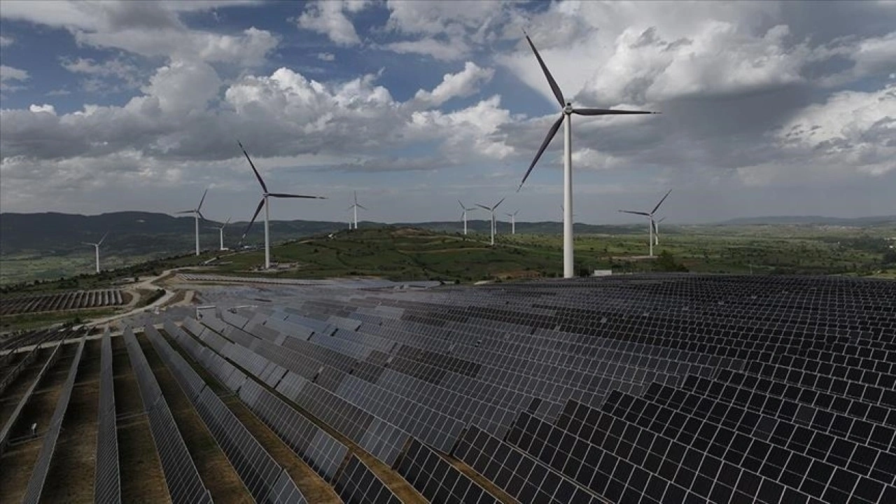 Küresel yenilenebilir enerji kapasitesini 3 katına çıkarma taahhüdü için ulusal hedefler yetersiz