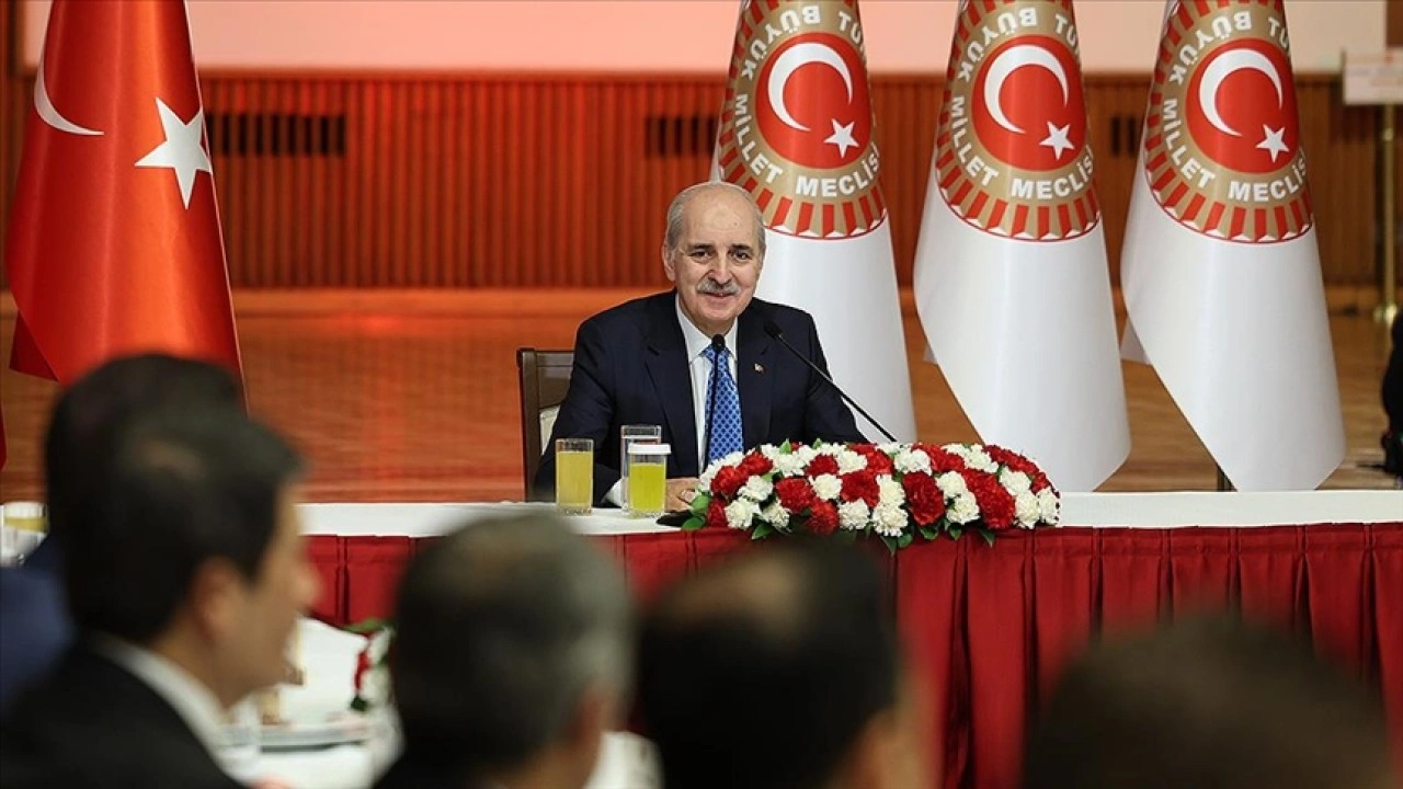 Kurtulmuş, Milli Dayanışma, Kardeşlik ve Demokrasi Komisyonu &uuml;yeleriyle iftarda bir araya geldi