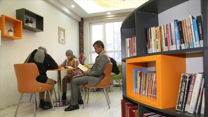 &quot;Kütüphanesiz Okul Kalmasın&quot; projesiyle Şanlıurfa'ya 974 kütüphane kazandırıldı