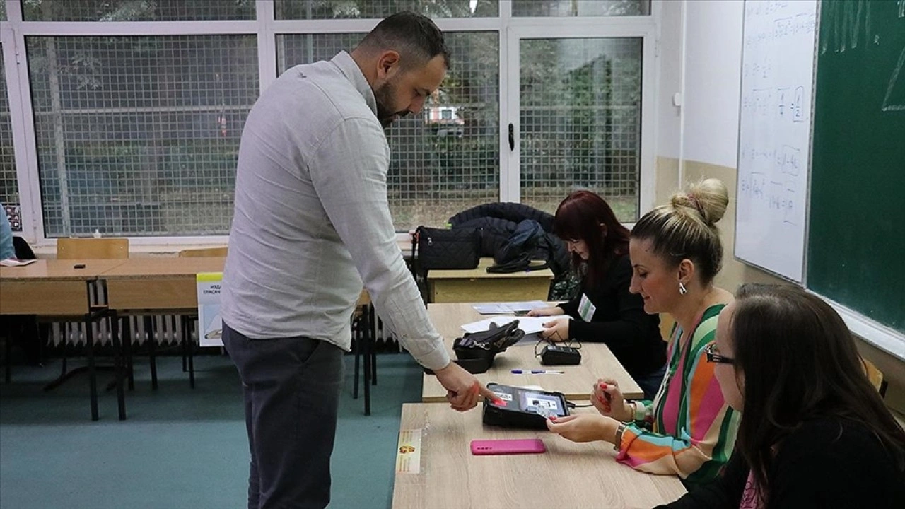 Kuzey Makedonya'daki yerel seçimi iktidar partisi ile ortakları önde götürüyor