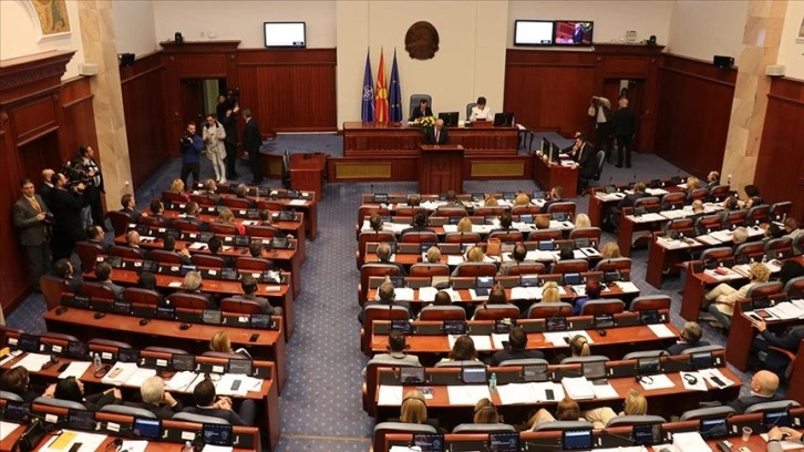 Kuzey Makedonya'da ülkeyi seçimlere götürecek geçici hükümet kuruldu