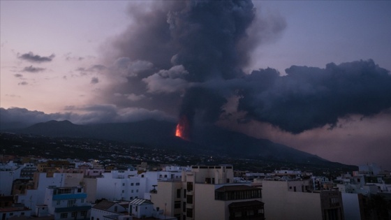 La Palma'da yanardağın püskürttüğü lavlar 10 günde Atlas Okyanusu'na ulaştı