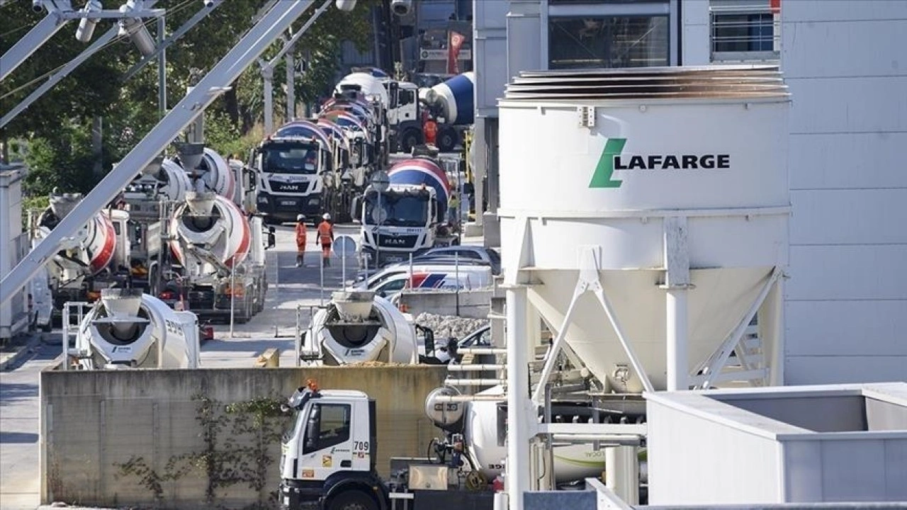 Lafarge'ın yargılandığı "tarihi" davada terör örgütlerine yapılan ödemeler gündemde