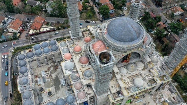 Levent'te yapımı süren caminin 4 minaresi yükselmeye başladı