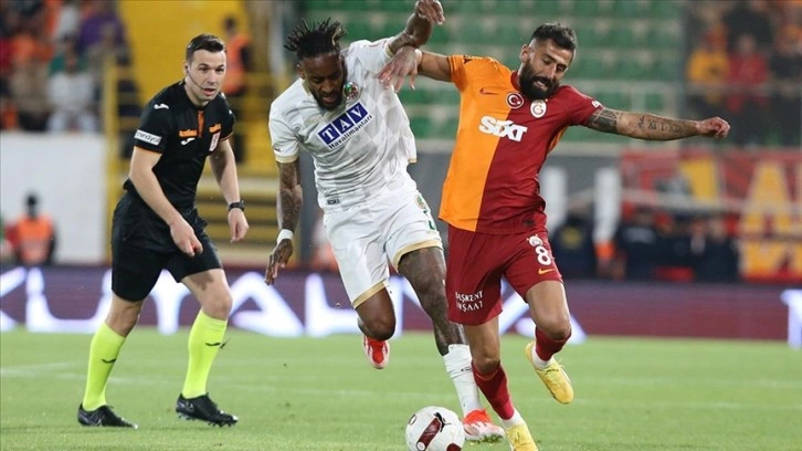 Lider Galatasaray, Alanyaspor deplasmanında sonradan açıldı