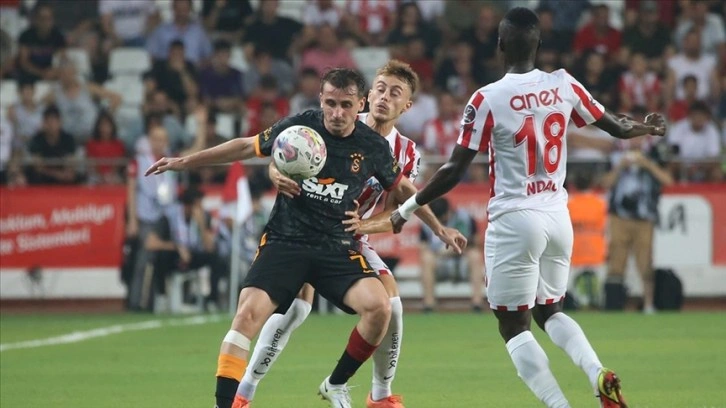 Lider Galatasaray, Süper Lig'de yarın Antalyaspor'u konuk edecek