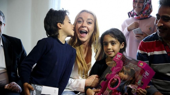 Lindsay Lohan Suriyeli aileyi ikinci kez ziyaret etti