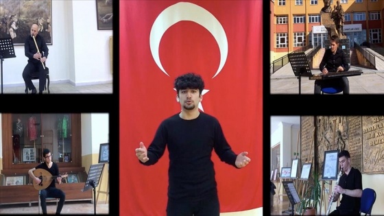Lise öğrencileri İstiklal Marşı'nın ilk ve son bestesini klipte bir araya getirdi