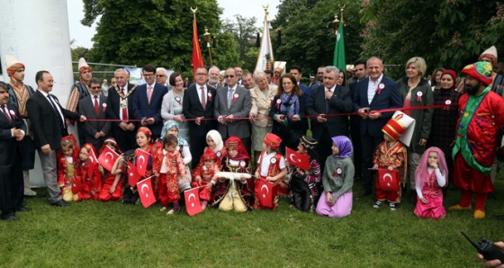 Londra’da mehter ve kılıç kalkan rüzgarı esti