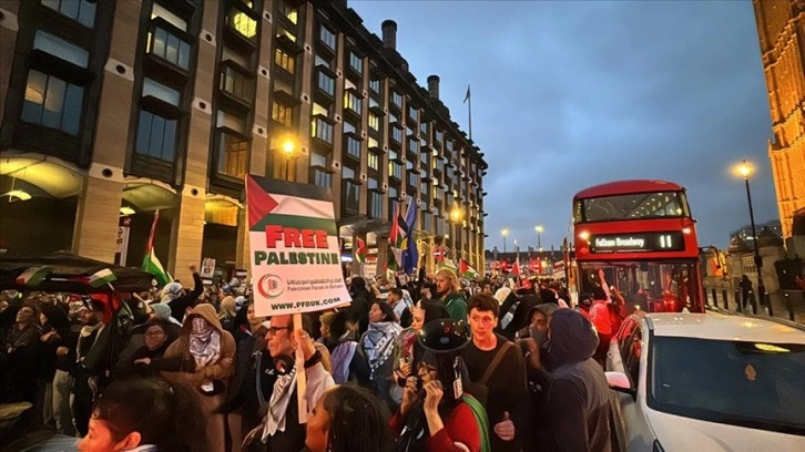 Londra'da Filistin'e destek gösterisinde 40 kişi gözaltına alındı