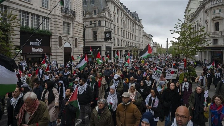 Londra'da Gazze için 12'nci kez ulusal yürüyüş düzenlendi