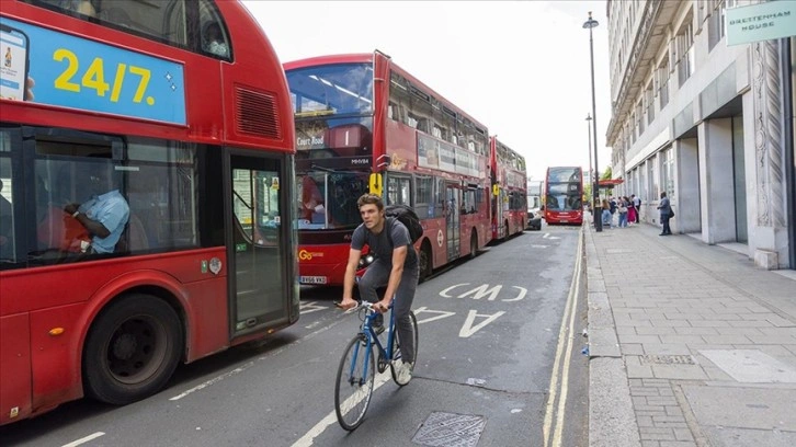 Londra'da metro çalışanları ve otobüs şoförleri greve gitti