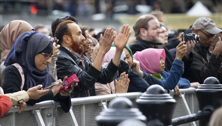 Londra'daki ünlü Trafalgar Meydanı'nda Ramazan Bayramı kutlandı