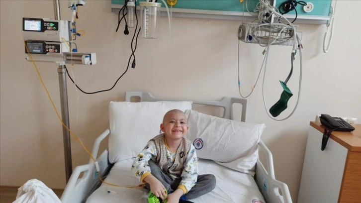 Lösemi hastası 4 yaşındaki Ömer'e babasının kök hücresi 
