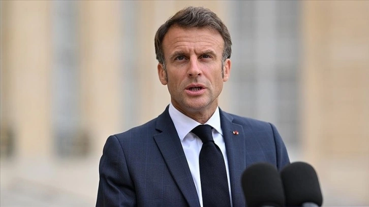 Macron, abaya yasağının kimseyi