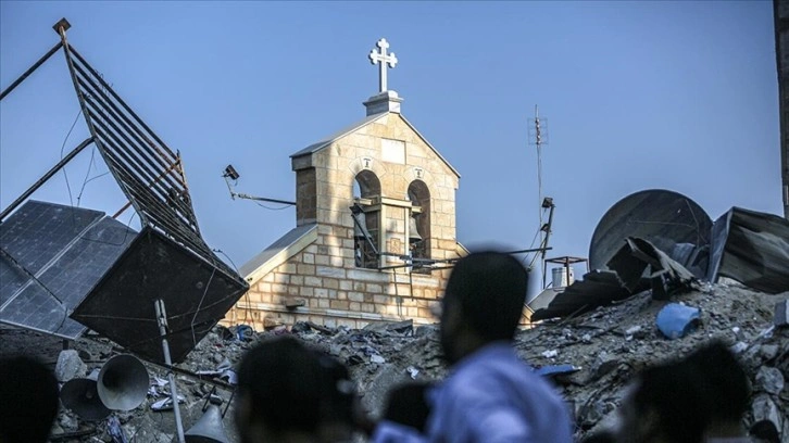 Macron, İsrail saldırılarının hedefi olan kilisenin durumundan 