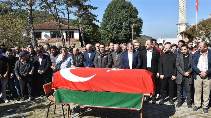 Maden ocağındaki patlamada hayatını kaybeden işçiler son yolculuğuna uğurlanıyor