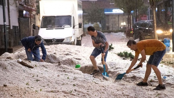 Madrid'de yağmur ve dolu hasara yol açtı